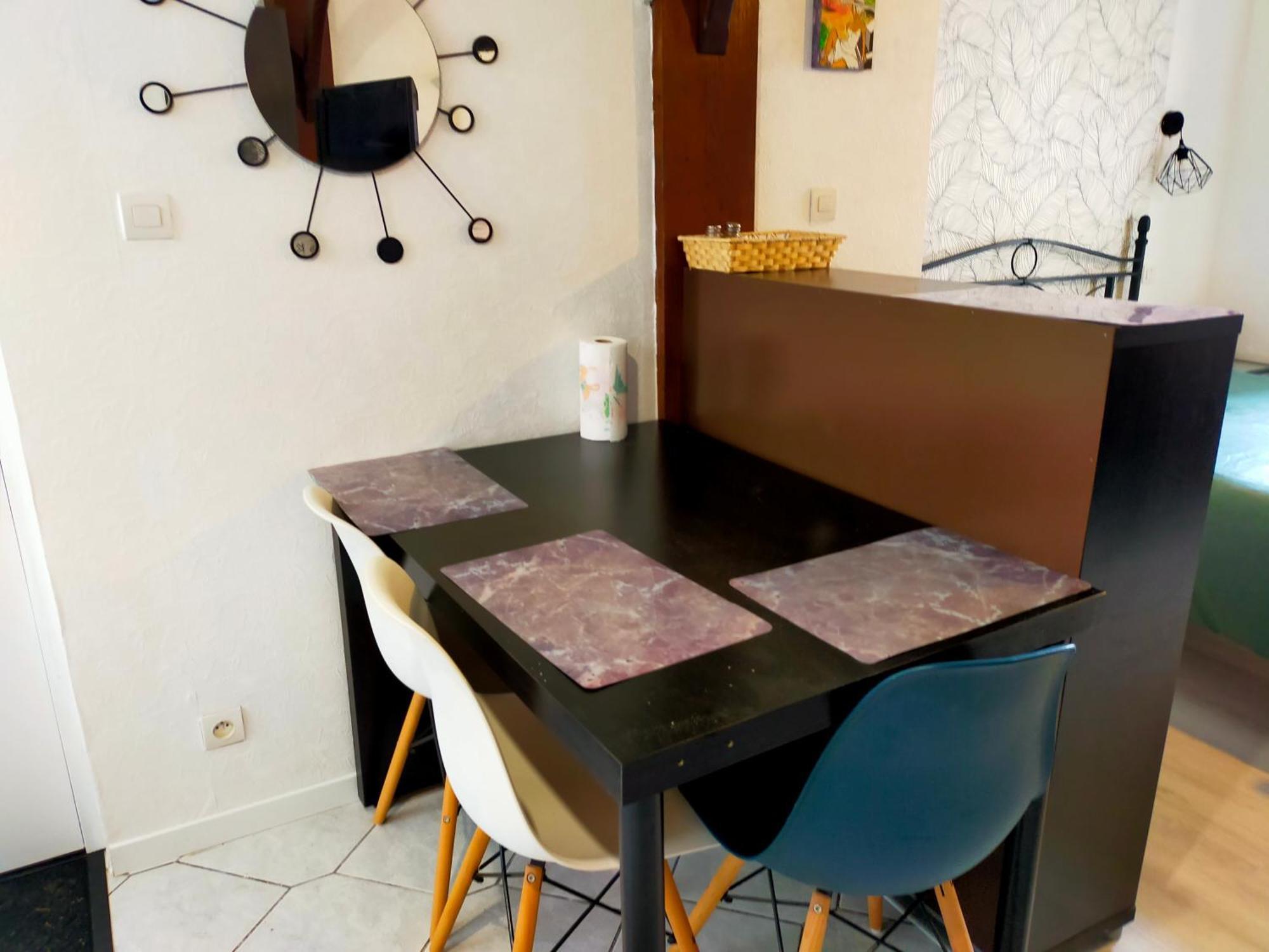 Studio En Rdc Avec Balcon Centre Vitre Luaran gambar